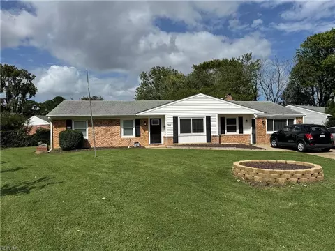 3848 S Plaza Trl, Virginia Beach, VA 23452