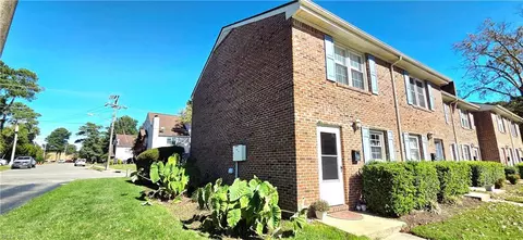 898 Elizabeth Ct, Virginia Beach, VA 23451