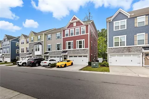 918 Parley Pl, Chesapeake, VA 23323