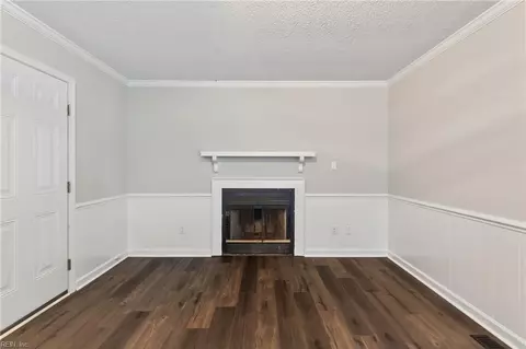 Living - 46 Manilla Ln, Hampton, VA 23669 photo 1 of 2