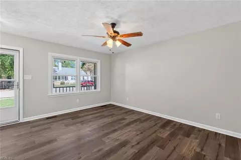 Living - 46 Manilla Ln, Hampton, VA 23669 photo 2 of 2