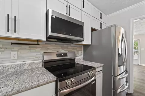 Kitchen - 46 Manilla Ln, Hampton, VA 23669 photo 3 of 5