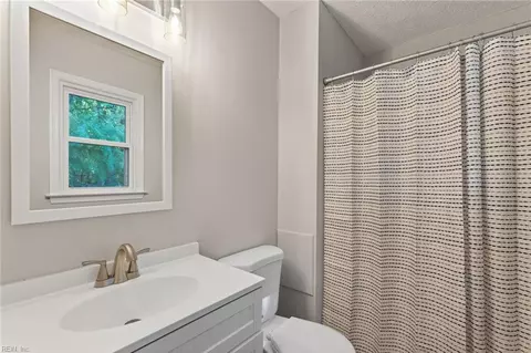 Bath - 46 Manilla Ln, Hampton, VA 23669 photo 1 of 2