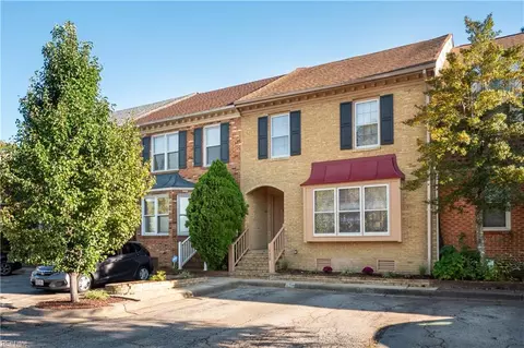 670 Lord Dunmore Dr, Virginia Beach, VA 23464