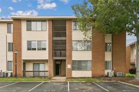 216 Pacific Dr, Hampton, VA 23666
