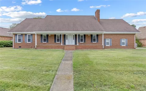 4721 Haygood Point Rd, Virginia Beach, VA 23455