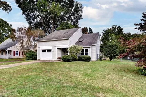 157 Robinhood Ln, Newport News, VA 23602