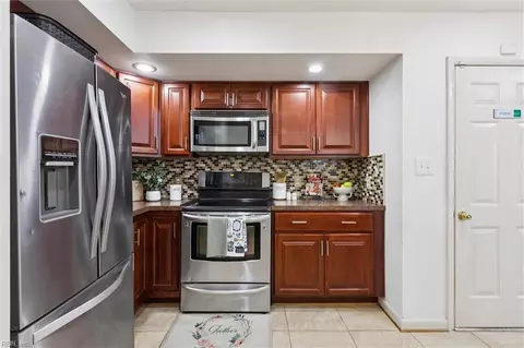 8520 Orcutt Ave, Hampton, VA 23605 photo 4
