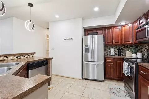 8520 Orcutt Ave, Hampton, VA 23605 photo 5