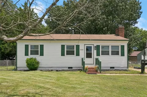 8520 Orcutt Ave, Hampton, VA 23605 photo 3