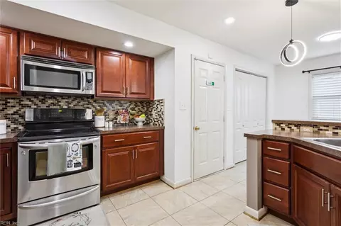 8520 Orcutt Ave, Hampton, VA 23605