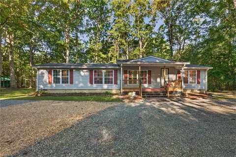 8376 Daniels Ln, Gloucester, VA 23061
