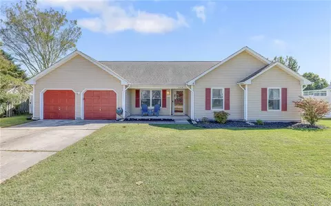 309 Paperbark Trl, Chesapeake, VA 23323