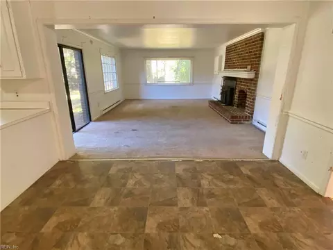 Living - 213 Albany Dr, Hampton, VA 23666 photo 2 of 6