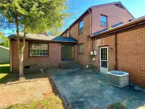 Exterior - 213 Albany Dr, Hampton, VA 23666 photo 5 of 7
