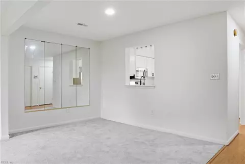 Living - 11 Overbrooke Pl, Hampton, VA 23669 photo 3 of 3