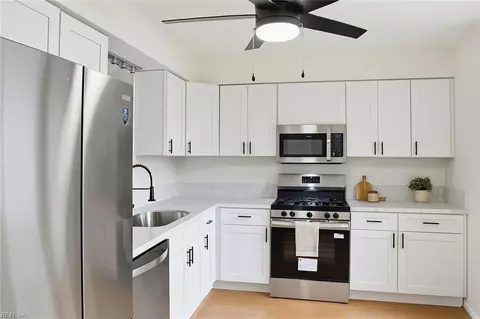 11 Overbrooke Pl, Hampton, VA 23669