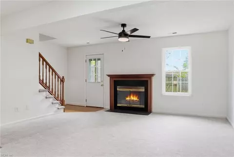 Living - 11 Overbrooke Pl, Hampton, VA 23669 photo 2 of 3