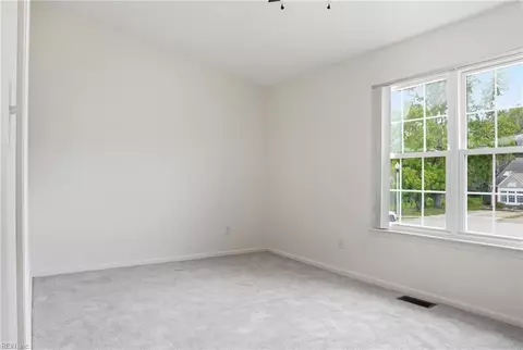 Bedroom - 11 Overbrooke Pl, Hampton, VA 23669 photo 3 of 4
