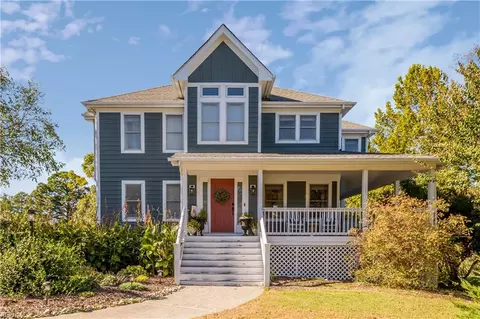 211 James Landing Cir, Smithfield, VA 23430