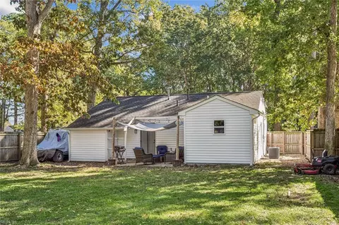 Exterior - 405 Pine Grove Ave, Hampton, VA 23669 photo 10 of 11
