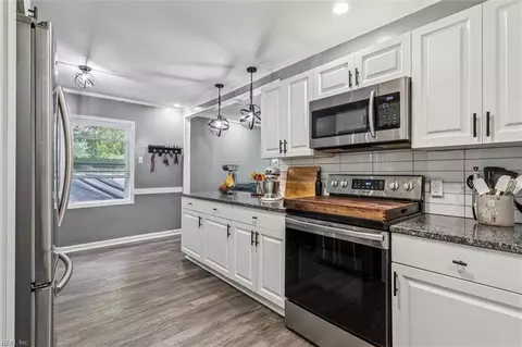 Kitchen - 405 Pine Grove Ave, Hampton, VA 23669 photo 7 of 7
