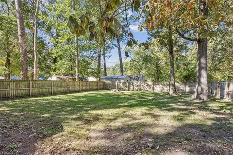 Exterior - 405 Pine Grove Ave, Hampton, VA 23669 photo 8 of 11
