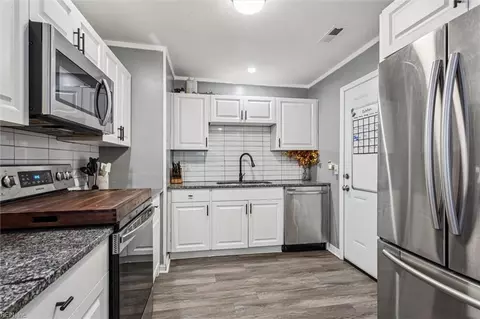 Kitchen - 405 Pine Grove Ave, Hampton, VA 23669 photo 5 of 7