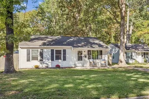 Exterior - 405 Pine Grove Ave, Hampton, VA 23669 photo 2 of 11