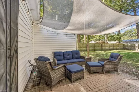 Exterior - 405 Pine Grove Ave, Hampton, VA 23669 photo 7 of 11