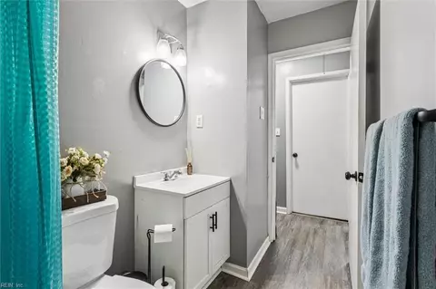 Bath - 405 Pine Grove Ave, Hampton, VA 23669 photo 5 of 5