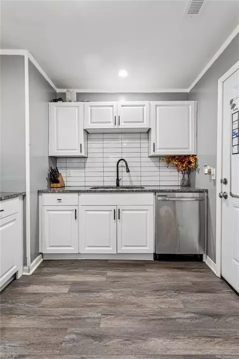 Kitchen - 405 Pine Grove Ave, Hampton, VA 23669 photo 6 of 7