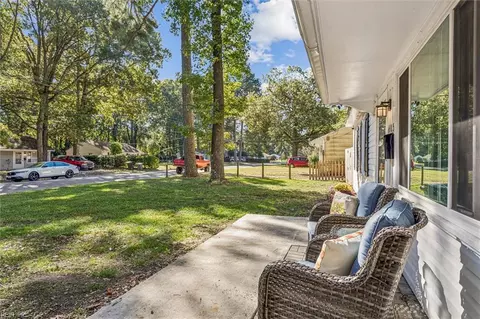 Exterior - 405 Pine Grove Ave, Hampton, VA 23669 photo 6 of 11