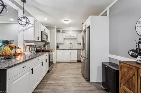 Kitchen - 405 Pine Grove Ave, Hampton, VA 23669 photo 4 of 7