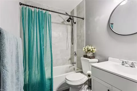 Bath - 405 Pine Grove Ave, Hampton, VA 23669 photo 4 of 5