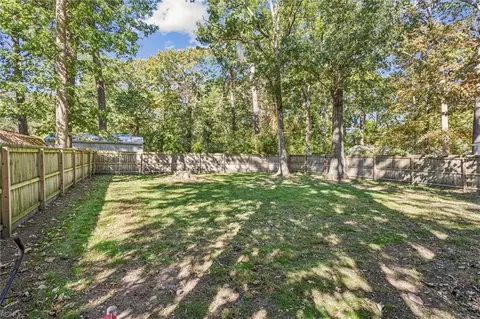 Exterior - 405 Pine Grove Ave, Hampton, VA 23669 photo 9 of 11