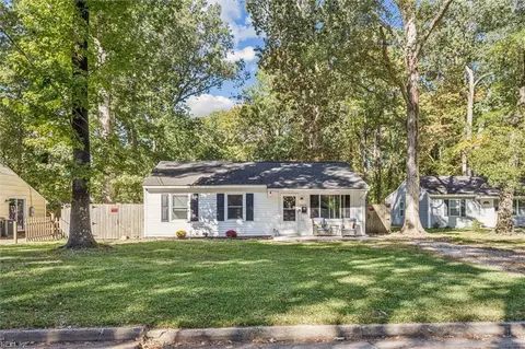 Exterior - 405 Pine Grove Ave, Hampton, VA 23669 photo 3 of 11