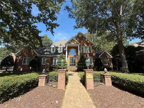928 Blackthorne Dr, Chesapeake, VA 23322