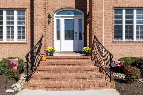 Entry Way - 1322 Simon Dr, Chesapeake, VA 23320 photo 1 of 5
