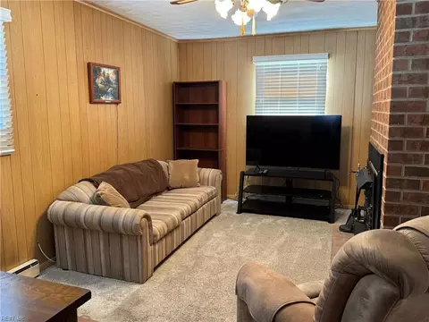 Living - 467 Gretna Ct, Hampton, VA 23669 photo 4 of 4