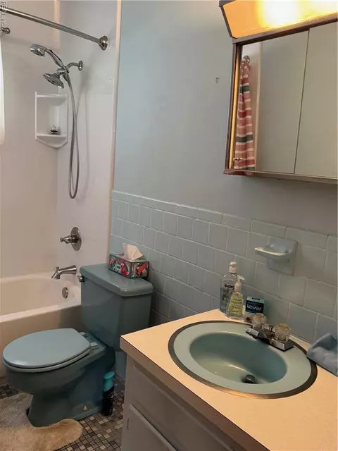 Bath - 467 Gretna Ct, Hampton, VA 23669 photo 1 of 1