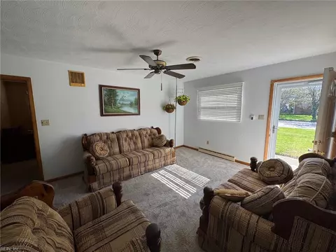 Living - 467 Gretna Ct, Hampton, VA 23669 photo 1 of 4