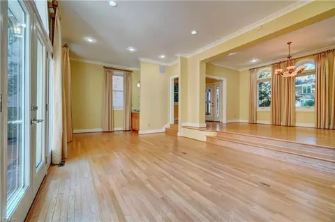 817 E Botetourt Ct, Norfolk, VA 23507 photo 6
