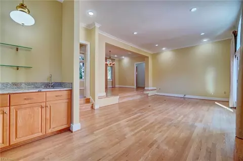 817 E Botetourt Ct, Norfolk, VA 23507 photo 7