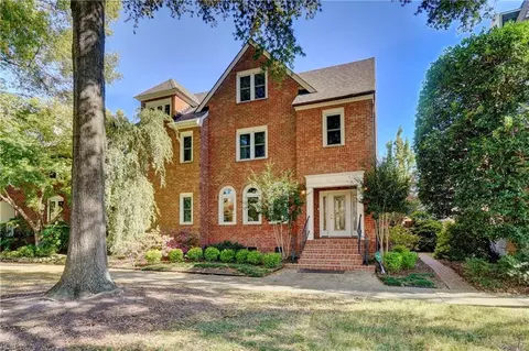 817 E Botetourt Ct, Norfolk, VA 23507 photo 2