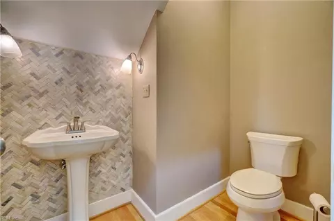 817 E Botetourt Ct, Norfolk, VA 23507 photo 17