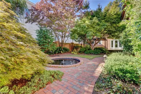 817 E Botetourt Ct, Norfolk, VA 23507 photo 40