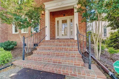 817 E Botetourt Ct, Norfolk, VA 23507 photo 3