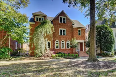 817 E Botetourt Ct, Norfolk, VA 23507