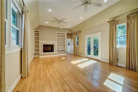 817 E Botetourt Ct, Norfolk, VA 23507 photo 14